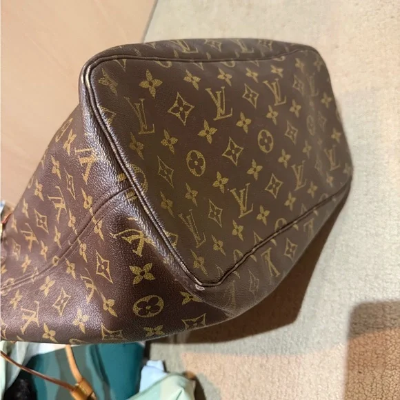 Louis Vuitton Neverfull MM - Picture 6 of 10